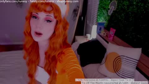 Snapshot of runesy chatting on 09.20.25 Lady online show from 09.20.25