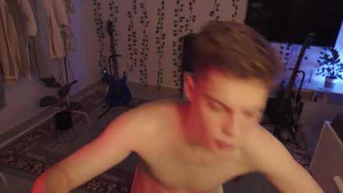 Snapshot of rusbradpitt chatting on 09.13.25 rusbradpitt online show from 09.13.25