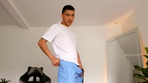  R U S S E L L  online show from 10.11.25