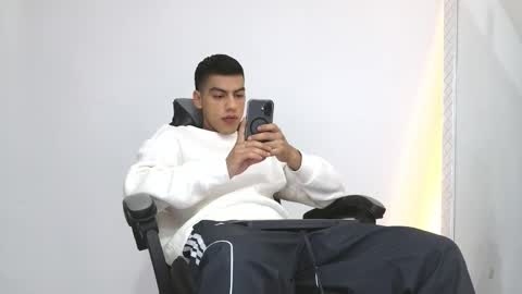  R U S S E L L  online show from 11.07.25