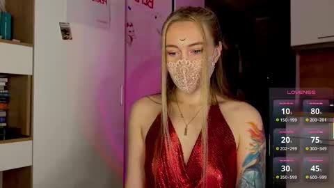 Snapshot of russian_sexy_girl5 chatting on 11.08.25 Mary online show from 11.08.25