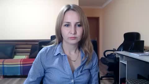 Snapshot of ruthpark chatting on 09.17.25 Ruth online show from 09.17.25