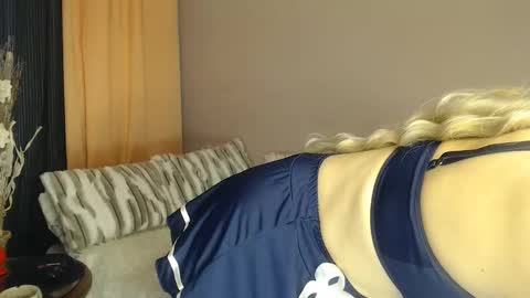 Snapshot of ruxandradanny chatting on 10.29.25 ruxandradanny online show from 10.29.25