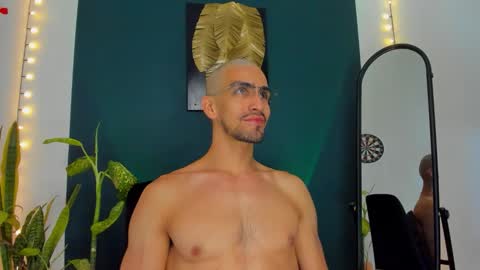 Snapshot of ryan_doyle chatting on 09.23.25 Ryan independent model online show from 09.23.25