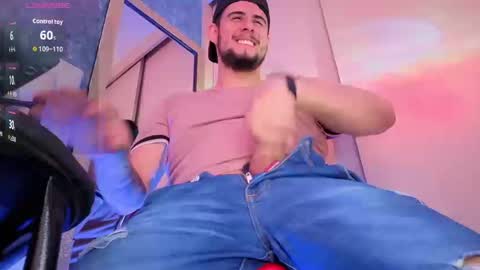 Snapshot of ryan_evanns chatting on 09.19.25 R Y A N online show from 09.19.25