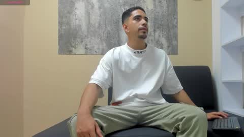 Snapshot of ryan_paterson chatting on 11.04.25 Ryan online show from 11.04.25