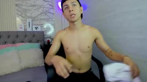 Snapshot of ryan_rouss_ chatting on 12.28.24 ryan rouss online show from 12.28.24