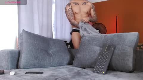 Snapshot of ryan_warren18 chatting on 10.08.25 RYAN online show from 10.08.25