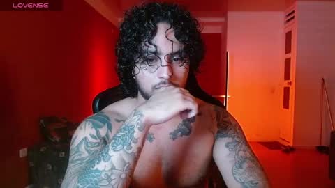 Snapshot of ryan_warren18 chatting on 10.29.25 RYAN online show from 10.29.25