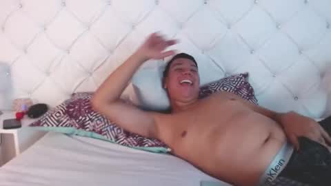 Snapshot of ryder_n_violet chatting on 02.11.25 Ryder and Violet online show from 02.11.25