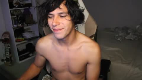 Snapshot of ryot35 chatting on 10.04.25 Ryot3 online show from 10.04.25