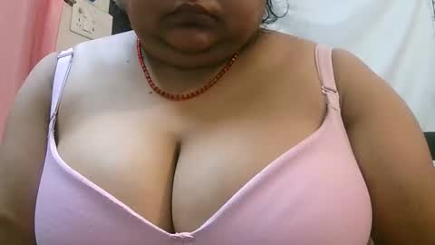 Snapshot of s03286 chatting on 12.15.25 HotLovers online show from 12.15.25