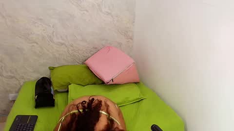 s_sofia_ online show from 02.20.25