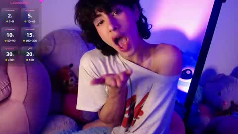 Snapshot of saanti_foxs chatting on 11.06.25 Santi online show from 11.06.25