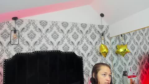 Saara Brown online show from 01.05.25