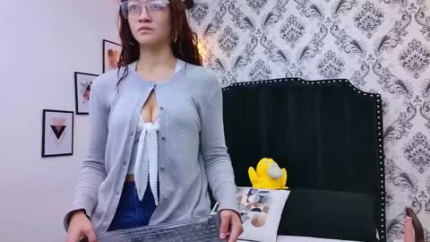 Saara Brown online show from 11.12.25