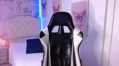 1 online show from 12.22.25