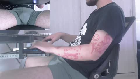 Snapshot of saat_hiel chatting on 10.01.25 Saat online show from 10.01.25