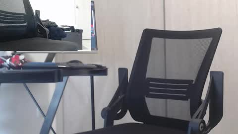 Snapshot of saat_hiel chatting on 10.08.25 Saat online show from 10.08.25