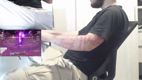 Snapshot of saat_hiel chatting on 10.15.25 Saat online show from 10.15.25