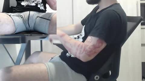 Snapshot of saat_hiel chatting on 10.16.25 Saat online show from 10.16.25