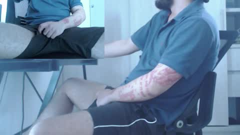 Snapshot of saat_hiel chatting on 10.19.25 Saat online show from 10.19.25