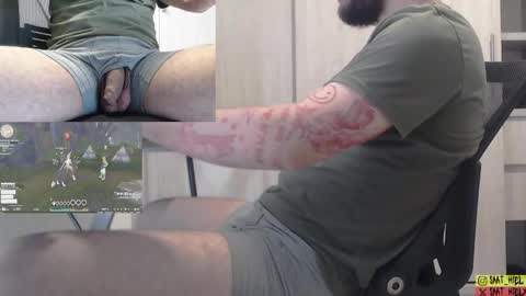 Snapshot of saat_hiel chatting on 10.22.25 Saat online show from 10.22.25