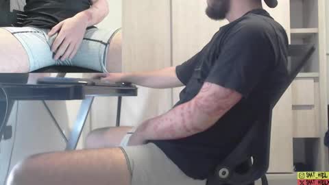 Snapshot of saat_hiel chatting on 10.26.25 Saat online show from 10.26.25