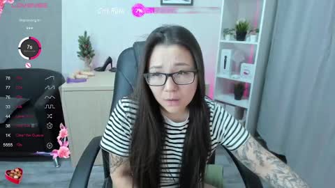 Snapshot of sabrina_sven chatting on 12.19.24 GMT7TueWedThuFriSatSun 0100am-0700am online show from 12.19.24