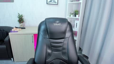 Snapshot of sabrina_sven chatting on 01.06.25 GMT7TueWedThuFriSatSun 0100am-0700am online show from 01.06.25