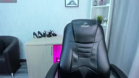 Snapshot of sabrina_sven chatting on 01.19.25 GMT7TueWedThuFriSatSun 0100am-0700am online show from 01.19.25