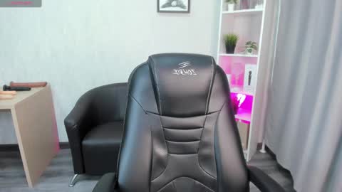 Snapshot of sabrina_sven chatting on 02.23.25 GMT7TueWedThuFriSatSun 0100am-0700am online show from 02.23.25