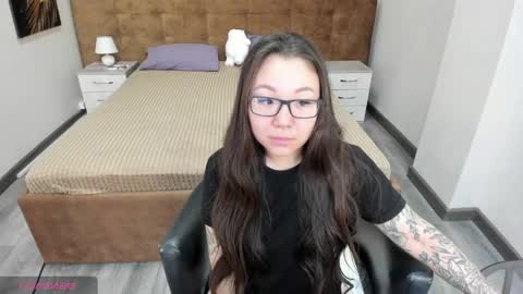 Snapshot of sabrina_sven chatting on 03.08.25 GMT7TueWedThuFriSatSun 0100am-0700am online show from 03.08.25