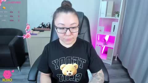 Snapshot of sabrina_sven chatting on 03.10.25 GMT7TueWedThuFriSatSun 0100am-0700am online show from 03.10.25