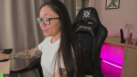 GMT7TueWedThuFriSatSun 0100am-0700am online show from 02.25.26