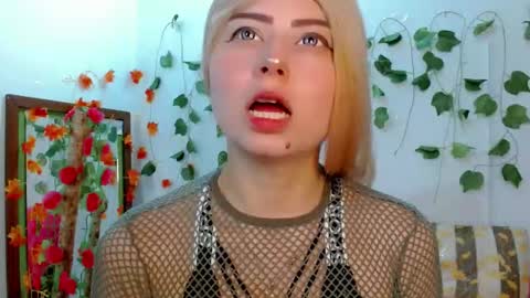 Snapshot of sabrinaexpositoxx chatting on 11.02.25 SABRI online show from 11.02.25