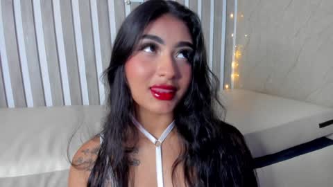 mariana  online show from 12.26.24
