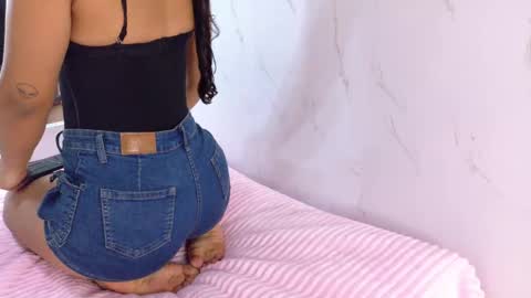 Snapshot of sabrinahims_ chatting on 10.08.25 mariana online show from 10.08.25