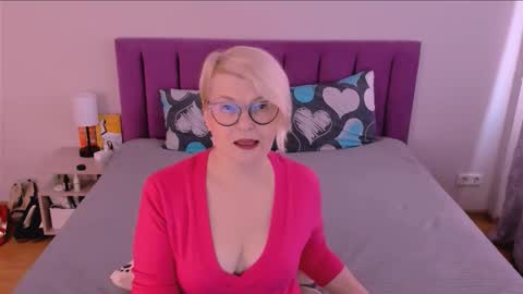 Sabrina MacMarren online show from 10.11.25