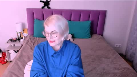 Sabrina MacMarren online show from 10.28.25