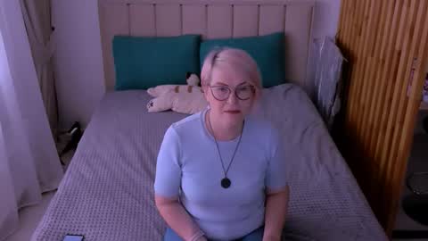 Sabrina MacMarren online show from 03.03.26