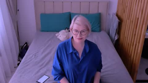 Sabrina MacMarren online show from 03.04.26