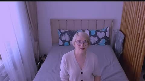 Sabrina MacMarren online show from 04.10.26