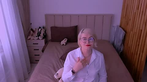 Sabrina MacMarren online show from 06.01.26