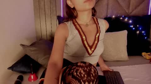S A B R I N A  online show from 02.25.25