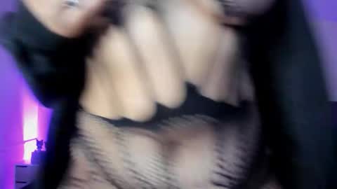 Snapshot of sabrinav_ chatting on 11.07.25 Sabrina online show from 11.07.25