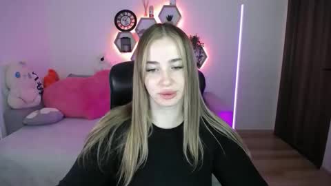 Snapshot of sabrinviolet chatting on 05.03.26 Sabrina Violet online show from 05.03.26