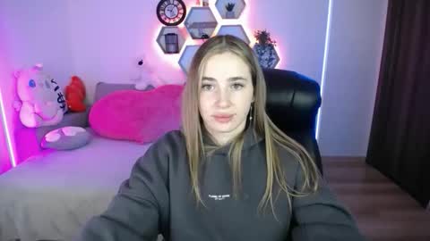 Snapshot of sabrinviolet chatting on 05.11.26 Sabrina Violet online show from 05.11.26