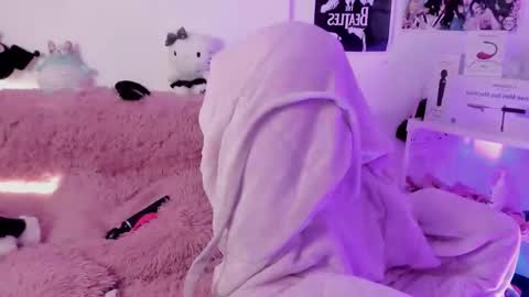 Snapshot of sachi_meow chatting on 11.07.25 Ig online show from 11.07.25