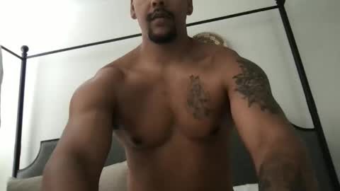 Snapshot of sack_draggin chatting on 05.08.26 Beezy online show from 05.08.26